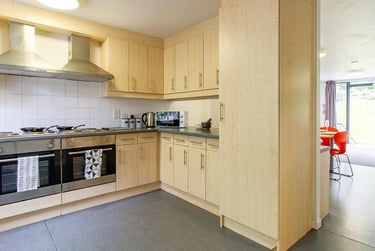 1 bed house, De Walden Way, City Centre, Bradford, BD71BD - Image 3